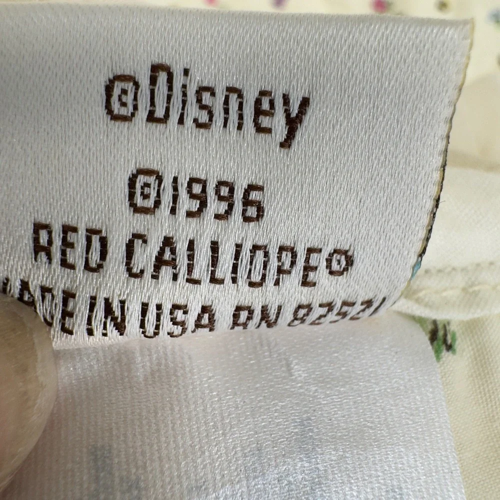 Vtg Classic Disney Winnie The Pooh Ruffled Edge Baby Crib Blanket Nursery Quilt